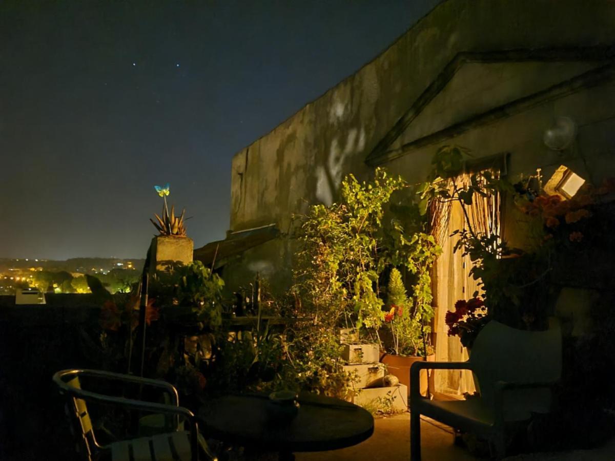 Un Nid Sur Les Toits Face Au Palais Des Papes Apartment Avignon Bagian luar foto
