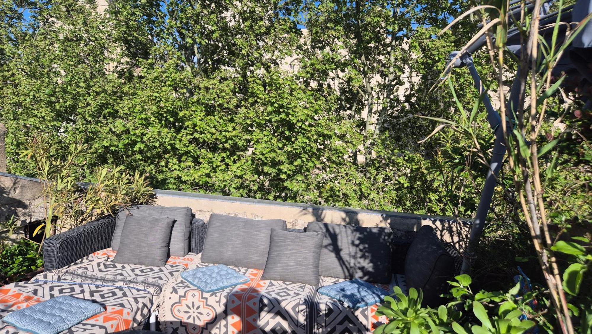 Un Nid Sur Les Toits Face Au Palais Des Papes Apartment Avignon Bagian luar foto